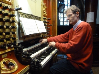 Christiaan Ingelse at the main organ of the “Grote of St Janskerk” in Gouda (Netherlands) - Foto Anneke Ingelse